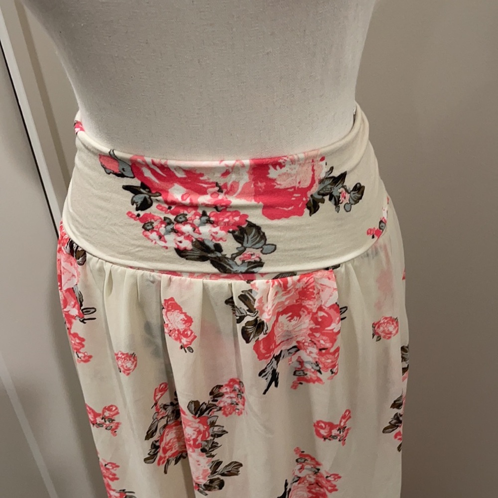 Cute Skirt - Picture 2 of 4